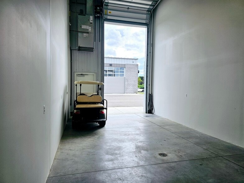 214 Chicane Ln, Pontiac, MI for sale - Building Photo - Image 2 of 10