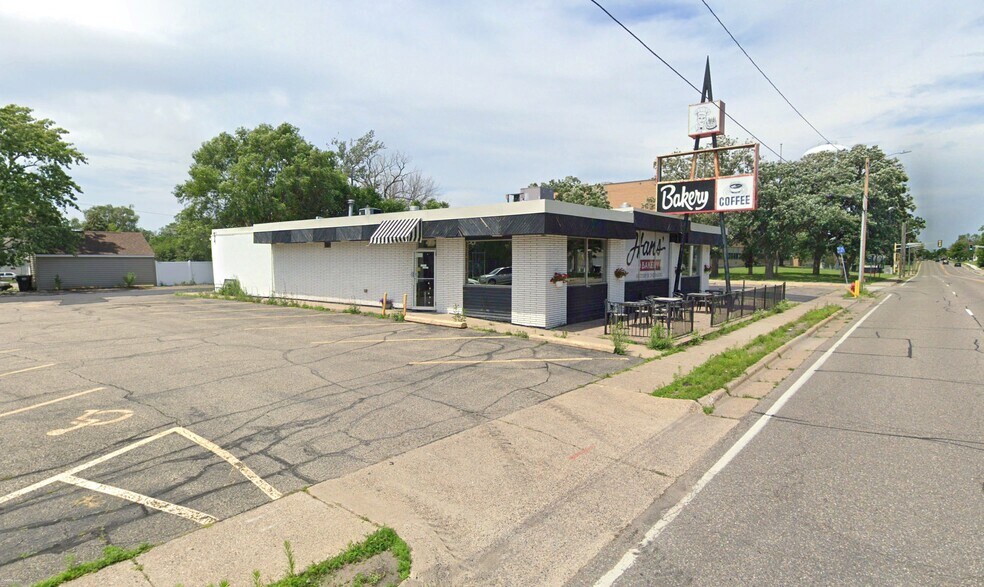 1423 5th Ave, Anoka, MN à vendre - Photo du bâtiment - Image 2 de 14