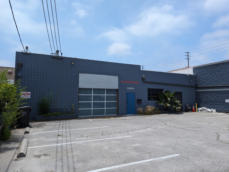 10950 Burbank Blvd, North Hollywood, CA for sale - Primary Photo - Image 1 of 1