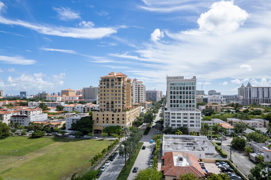 1607 Ponce de Leon, Coral Gables, FL for sale - Building Photo - Image 2 of 3