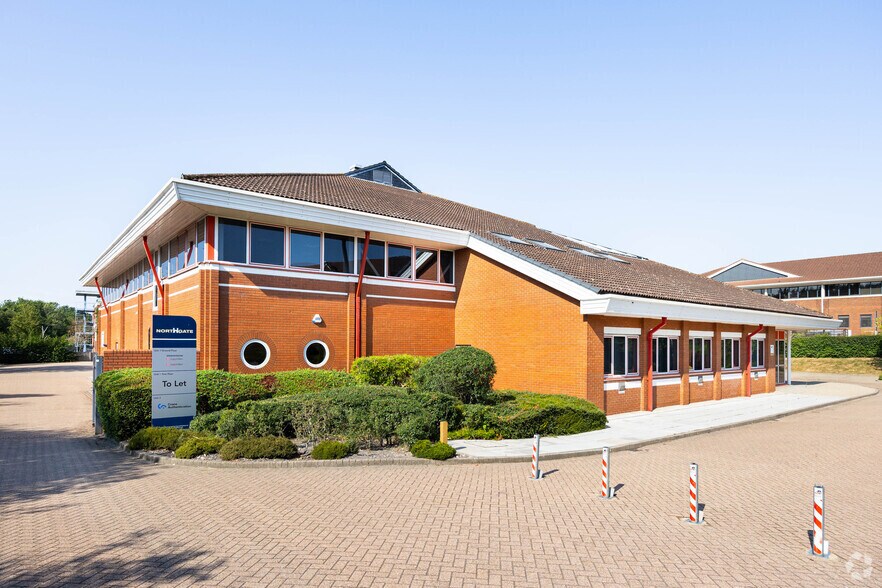 Crockford Ln, Chineham à louer - Photo principale - Image 1 de 3