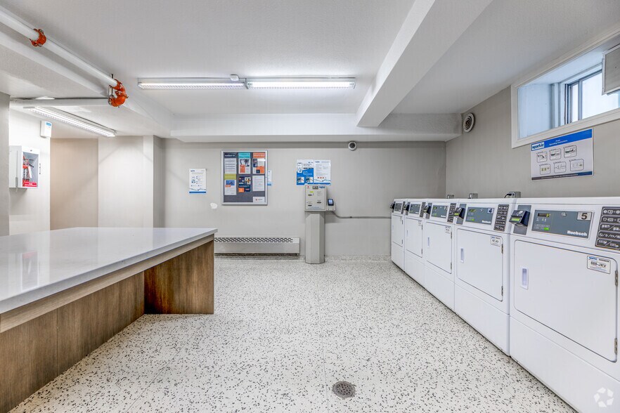 25 Rambler Dr, Brampton, ON à vendre - Photo intérieure - Image 3 de 20