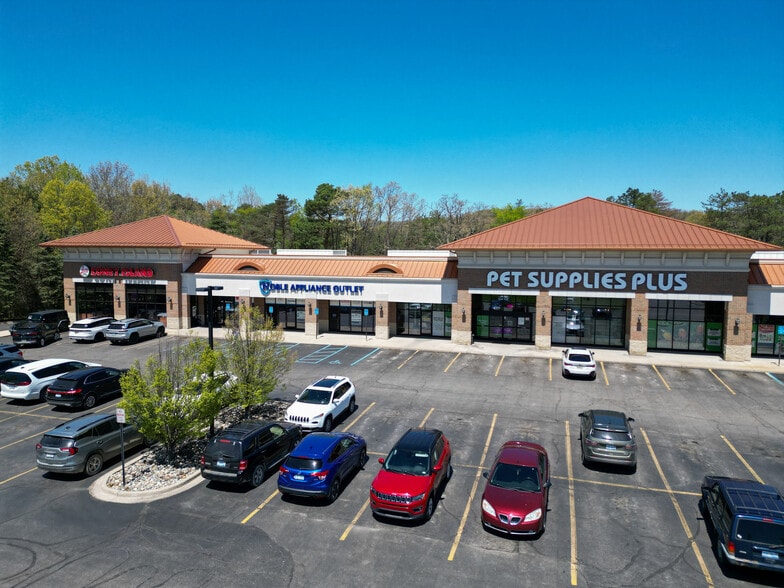 Highland Rd, White Lake, MI for lease - Building Photo - Image 2 of 4