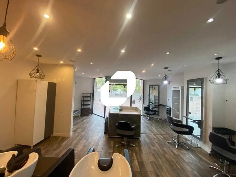 Office in Cergy for lease - Interior Photo - Image 3 of 5