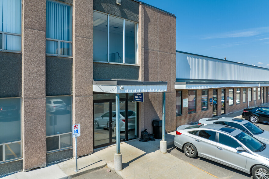 2465 Cawthra Rd, Mississauga, ON for lease - Building Photo - Image 3 of 14