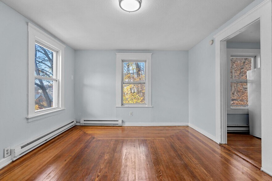 156 Orange St, Waterbury, CT à vendre - Photo du bâtiment - Image 2 de 19