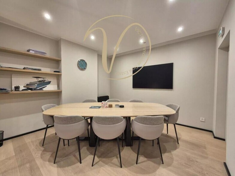 Office in Cannes for sale - Interior Photo - Image 2 of 7