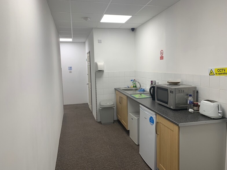 Moss Rd, Wrexham for lease - Interior Photo - Image 3 of 3