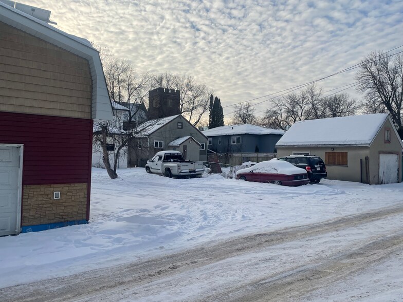 10034 84 Av NW, Edmonton, AB à vendre - Photo du bâtiment - Image 3 de 5