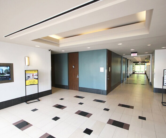 10333 Harwin Dr, Houston, TX à louer - Hall d’entrée - Image 2 de 6