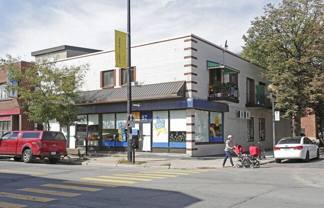 Plus de détails pour 2431-2437 Du Mont-Royal Ave E, Montréal, QC - Commerce de détail à vendre