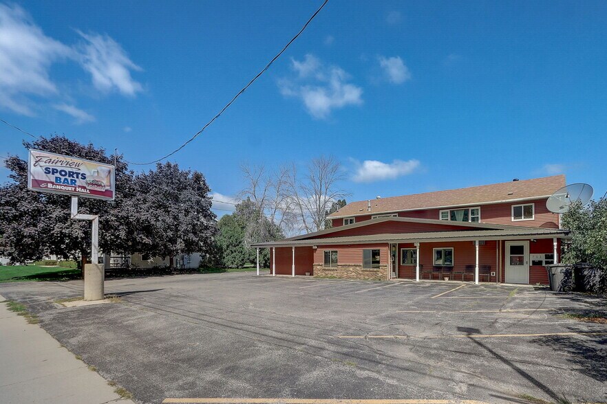 711 W Racine St, Jefferson, WI à vendre - Photo du bâtiment - Image 2 de 41