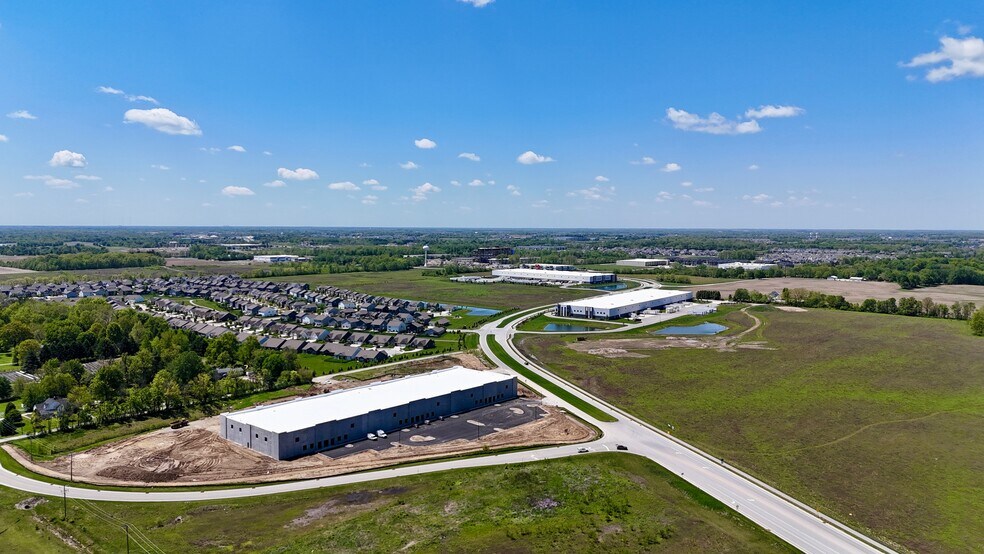 20340 Grassy Branch Rd, Westfield, IN à louer - Photo du bâtiment - Image 2 de 7