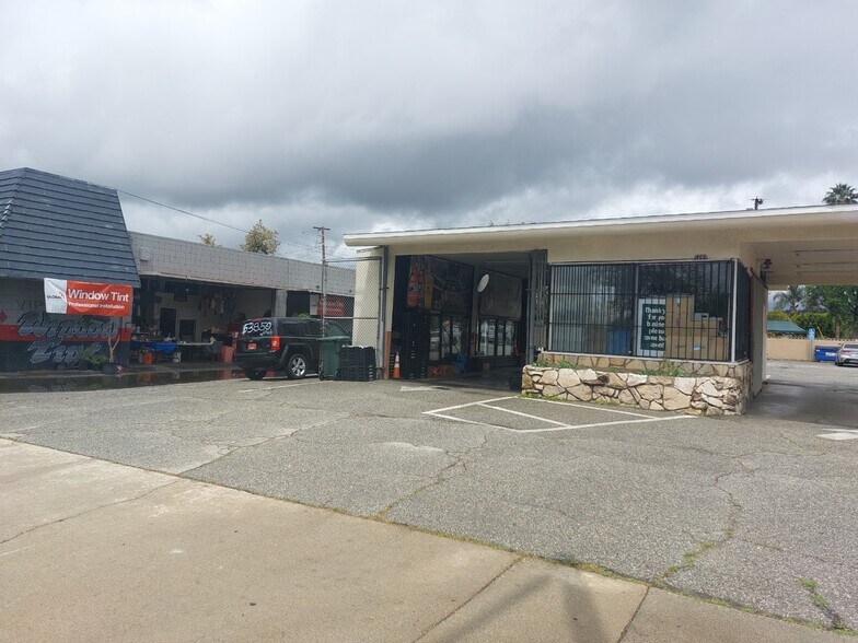 1225-1229 W Holt Ave, Pomona, CA à vendre - Photo du bâtiment - Image 2 de 10