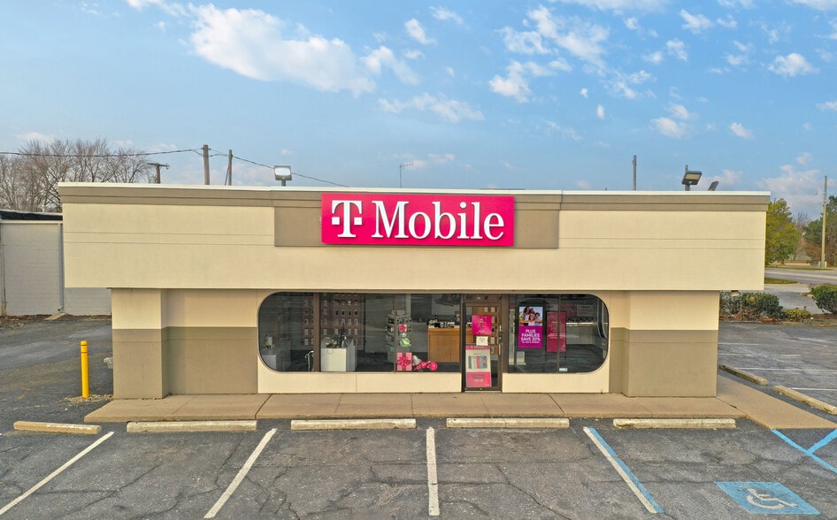 34901 Plymouth Rd, Livonia, MI for lease - Primary Photo - Image 1 of 2