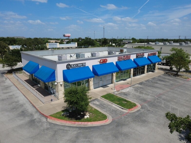 1050 N Lakeline Blvd, Cedar Park, TX for lease - Building Photo - Image 1 of 4