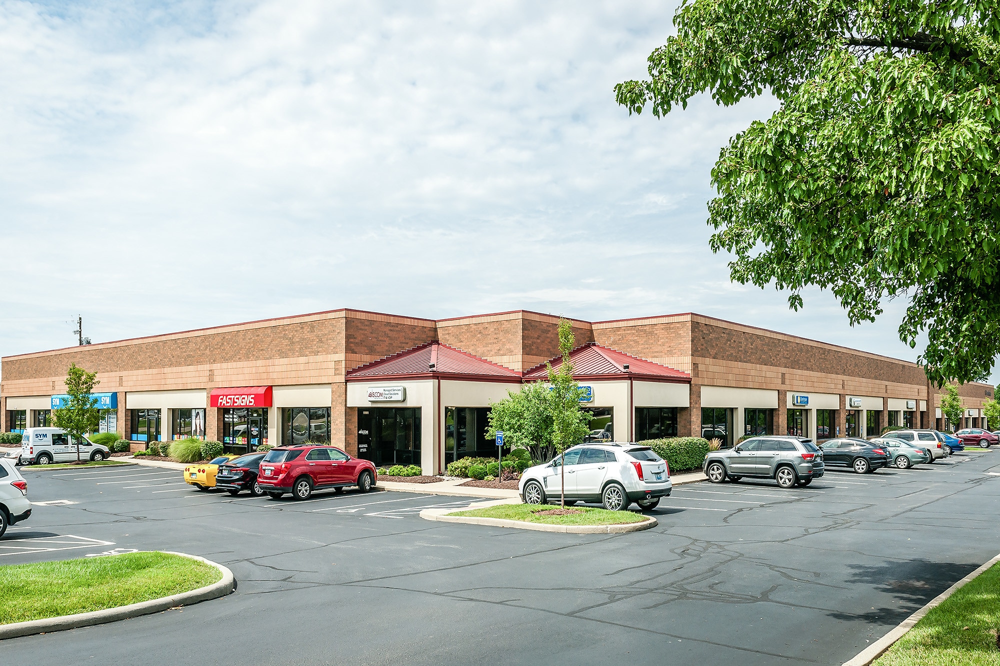 11101-11135 Kenwood Rd, Cincinnati, OH for lease Primary Photo- Image 1 of 9