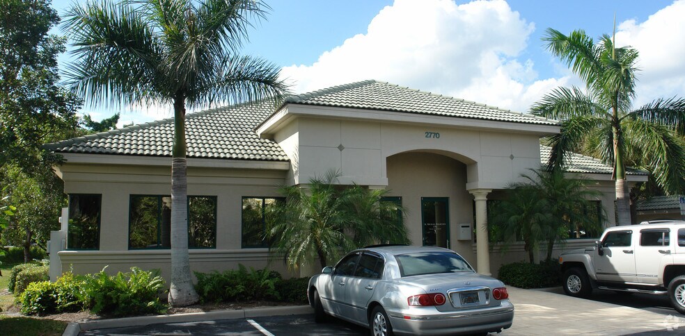 2770 Horseshoe Dr S, Naples, FL à louer - Photo du bâtiment - Image 2 de 9