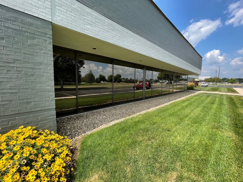 9450-9500 Priority Way W Dr, Indianapolis, IN for lease - Building Photo - Image 2 of 13