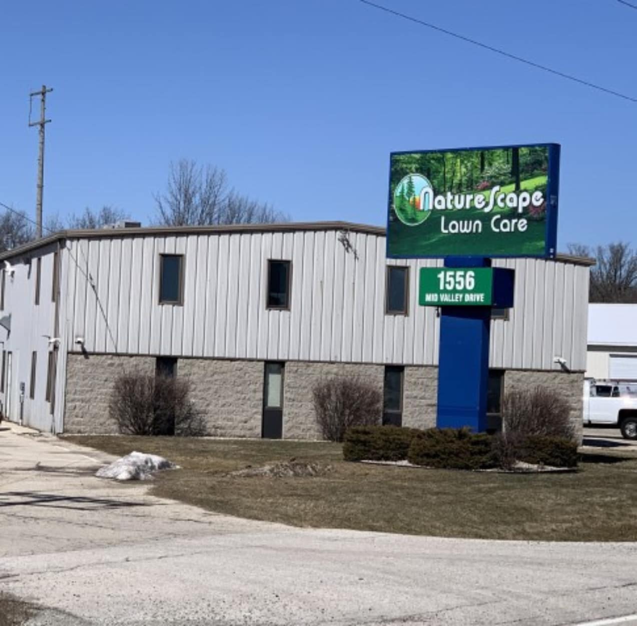 1556 Mid Valley Dr, De Pere, WI for lease Primary Photo- Image 1 of 4