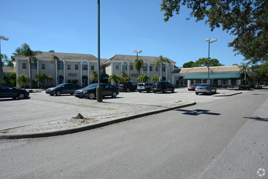 5250 17th St, Sarasota, FL à louer - Photo du bâtiment - Image 2 de 13