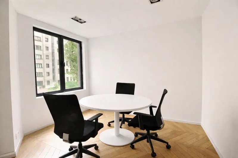 Office in Paris for lease - Interior Photo - Image 2 of 7