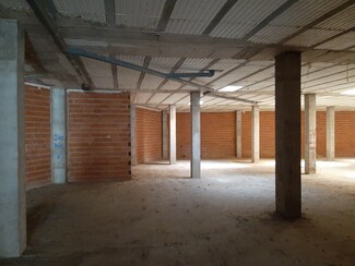 Plus de détails pour Multi-résidentiel à vendre