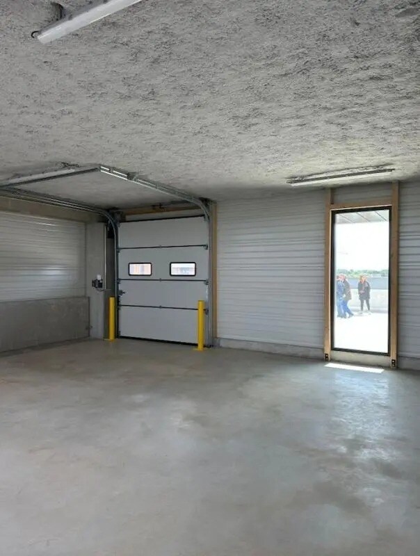 Flex in Tremblay-en-France for lease Building Photo- Image 1 of 3