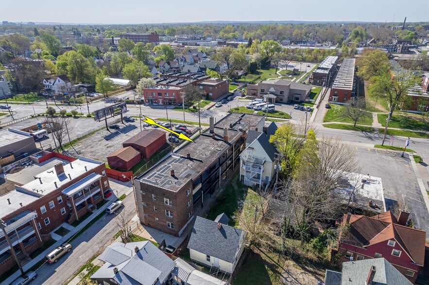 8702 Detroit Ave, Cleveland, OH à vendre - Photo du bâtiment - Image 2 de 28