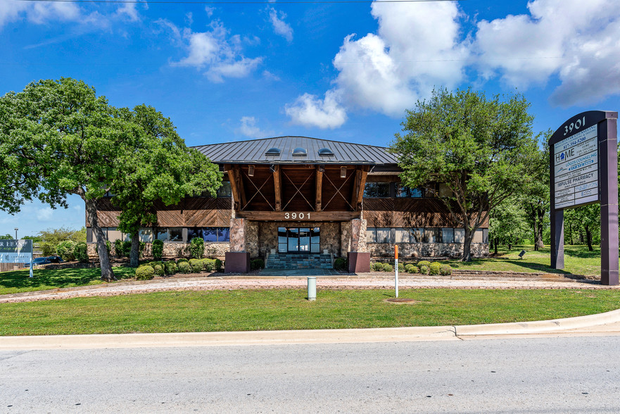 3901 Airport Fwy, Bedford, TX à louer - Photo principale - Image 1 de 9