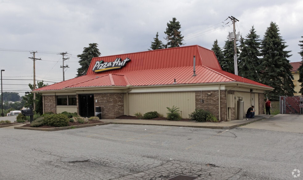 8609 University Blvd, Moon Township, PA à louer - Photo du bâtiment - Image 2 de 4