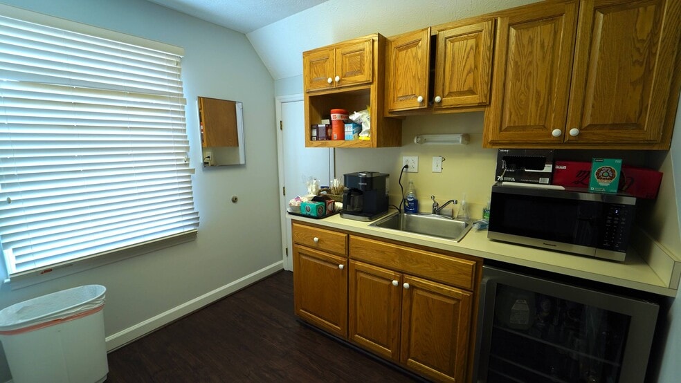 135 Gasoline Alley, Mooresville, NC for lease - Interior Photo - Image 3 of 9