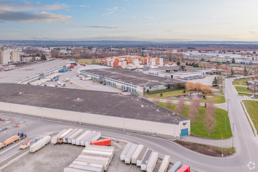 7510-7530 Hopcott Rd, Delta, BC à louer - Photo du bâtiment - Image 2 de 8