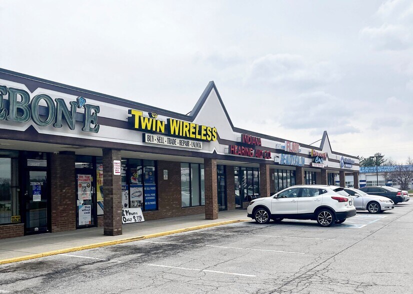 5318-5444 W 38th St, Indianapolis, IN à louer - Photo du bâtiment - Image 3 de 11