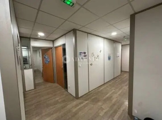 Office in Limas for lease - Interior Photo - Image 1 of 2