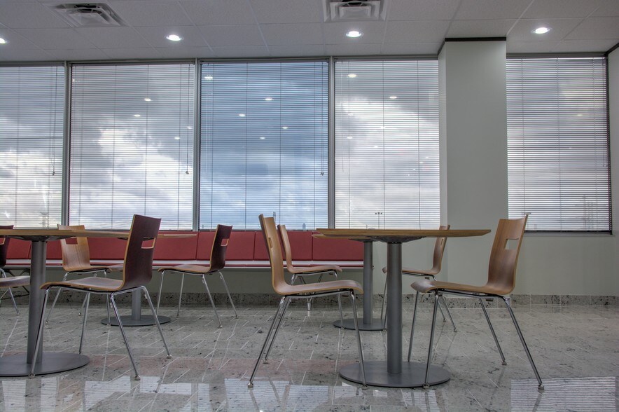 11251 Northwest Fwy, Houston, TX à louer - Photo intérieure - Image 2 de 8