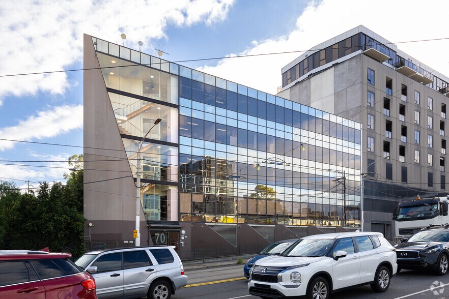 70 Racecourse Rd, North Melbourne à vendre - Photo du bâtiment - Image 2 de 3