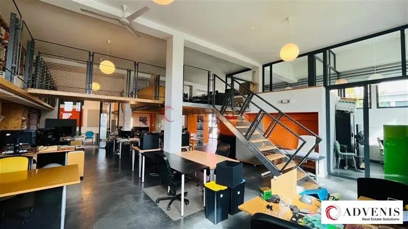 Bureau dans Bègles à louer - Photo du bâtiment - Image 3 de 9