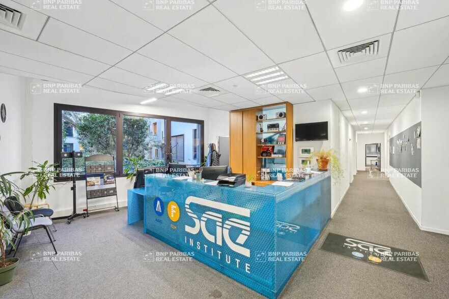 Office in Bordeaux for lease - Interior Photo - Image 3 of 8