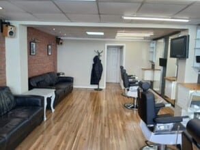 33 Whittaker Ln, Manchester for lease Interior Photo- Image 1 of 2