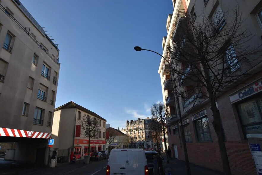 Office in Villejuif for lease - Building Photo - Image 1 of 6