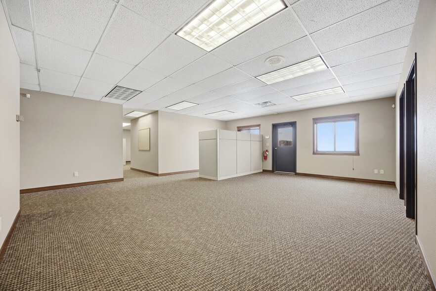 5602 36th St S, Fargo, ND for lease - Building Photo - Image 2 of 19