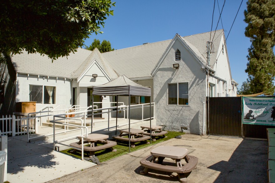 12131 Burbank Blvd, Valley Village, CA for sale - Primary Photo - Image 1 of 22