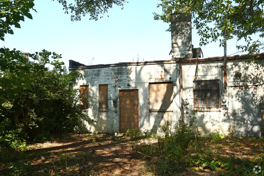 15843 W 7 Mile Rd, Detroit, MI à vendre - Photo du bâtiment - Image 3 de 8