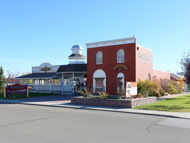 Plus de détails pour 4839 93th Ave NW, Edmonton, AB - Bureau à vendre