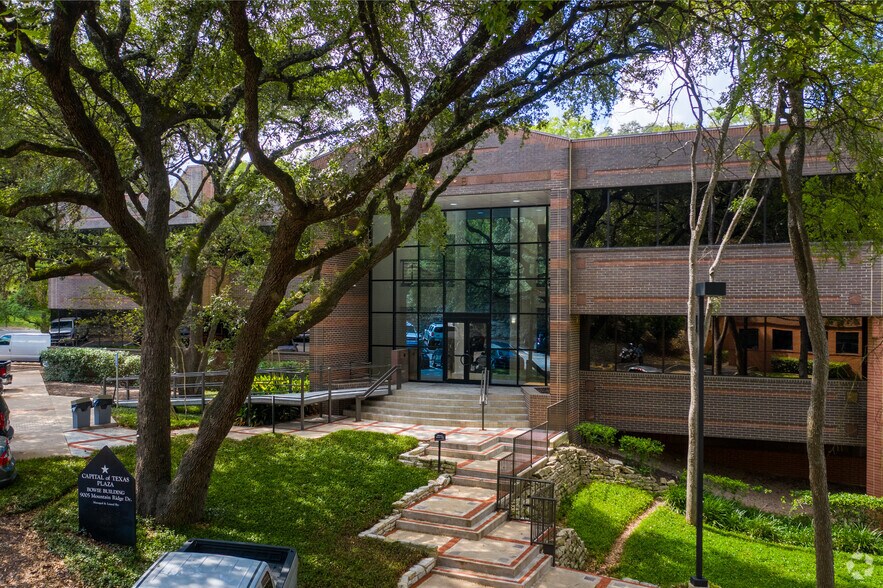 9005 Mountain Ridge Dr, Austin, TX à louer - Photo du bâtiment - Image 2 de 5