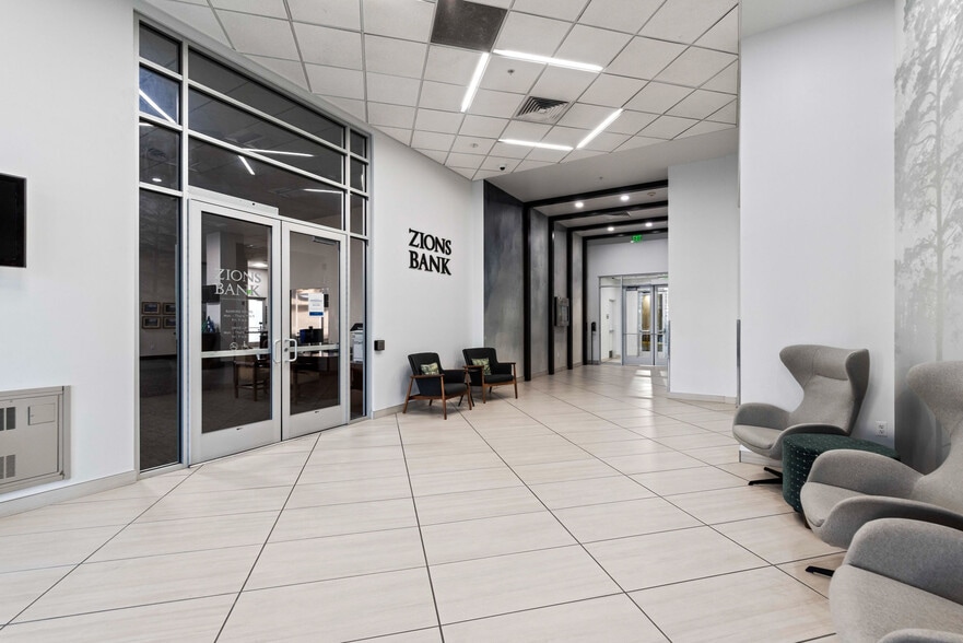 180 N University Ave, Provo, UT à louer - Hall d’entrée - Image 3 de 7