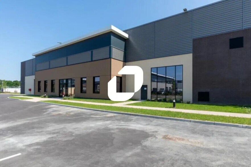 Office in Sucy-en-Brie for lease - Building Photo - Image 3 of 6