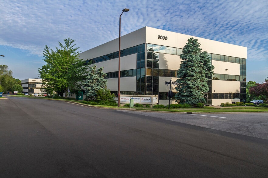 9401 Williamsburg Plaza, Louisville, KY for lease - Building Photo - Image 1 of 2