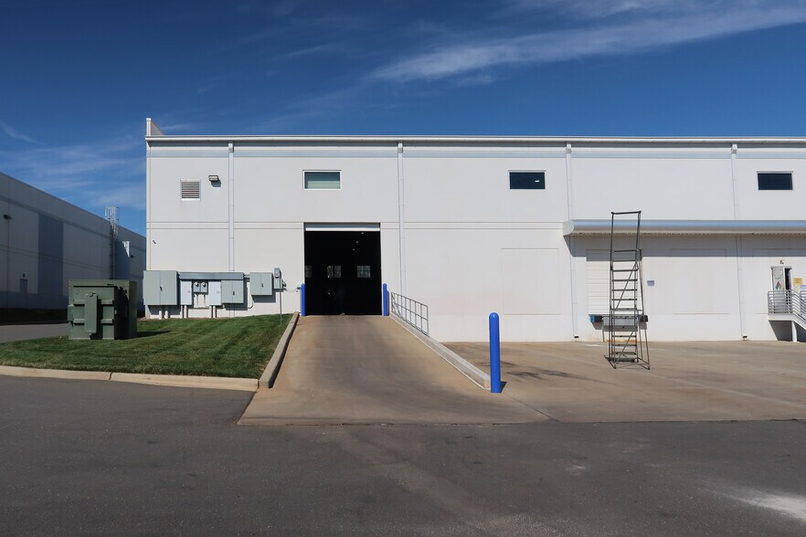 4135 Shopton Rd, Charlotte, NC à louer - Photo du bâtiment - Image 3 de 9